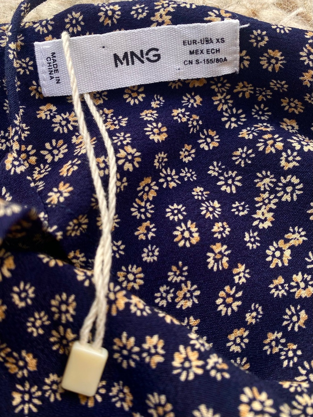 Mango NWOT Navy Daisy Floral V-Back Romper, Size XS - Picture 6 of 10